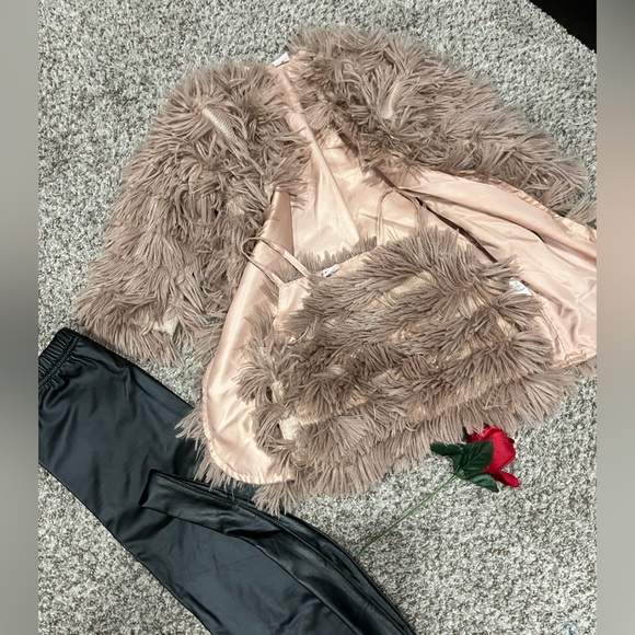 Faux Fur Jacket and Black Pants Set - Picture 2 of 2